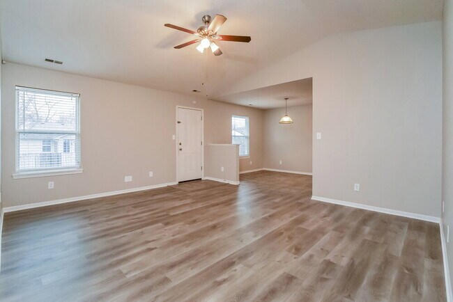 Foto del edificio - 6113 Longmeadow Dr