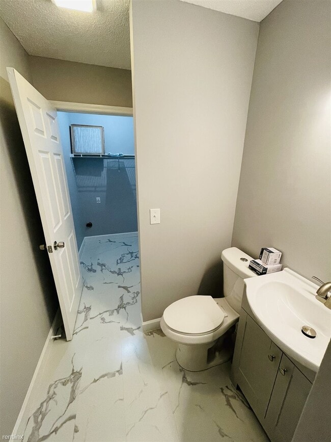 Building Photo - 2 br, 2 bath Condo - 1065 Blinken Street