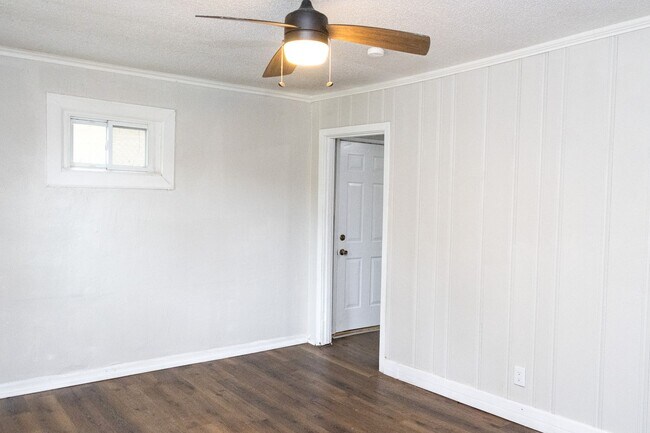 Building Photo - Charming 2-Bedroom Cottage in Chattanooga ...