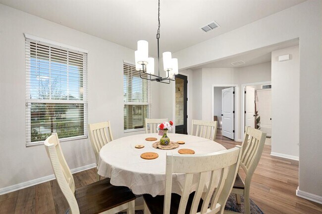 Foto del edificio - 236 Travis Ln