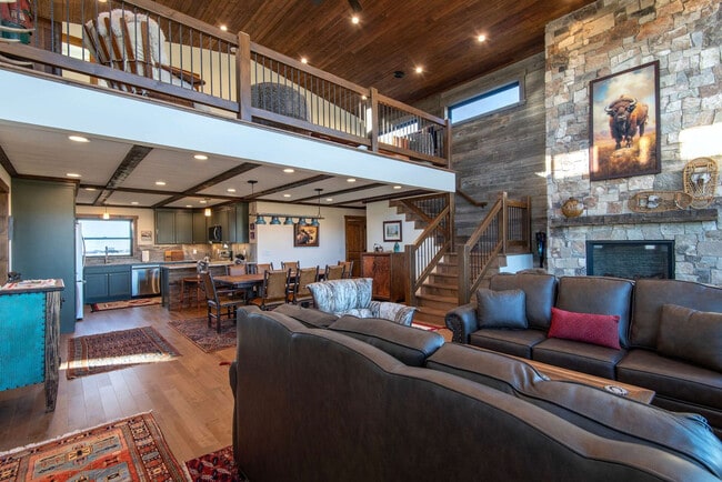 Building Photo - 3360 Alta Vista Dr