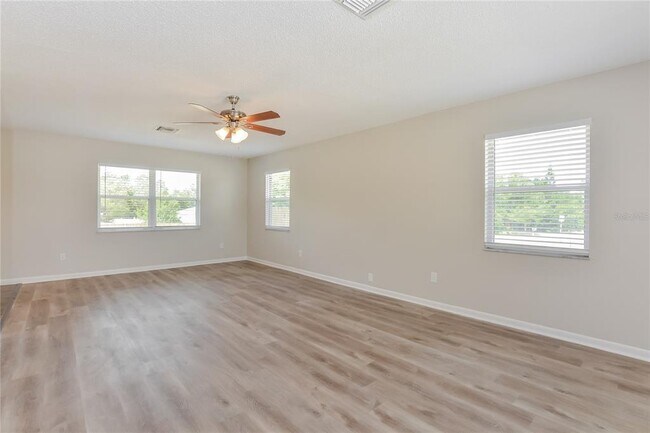 Building Photo - 2801 Fern Ln