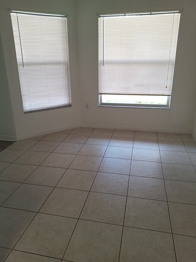 Building Photo - 3504 Umbrella Tree Dr