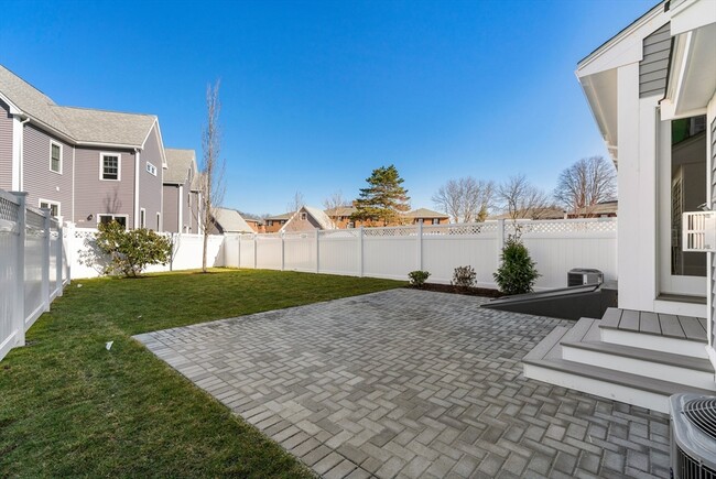 Building Photo - 123 Farwell St