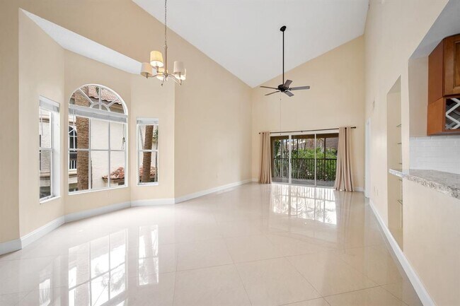 Building Photo - 21201 Glenmoor Dr
