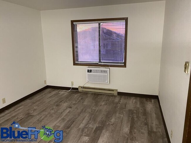 Foto del edificio - 1914 Division St