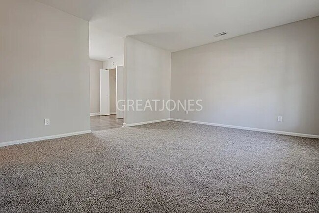 Foto del edificio - 4 N Kings Dr