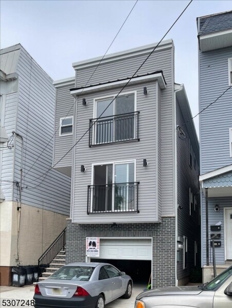 Building Photo - 412 S 17th St