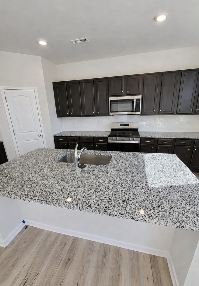 Foto del edificio - 5015 Weddington Rd