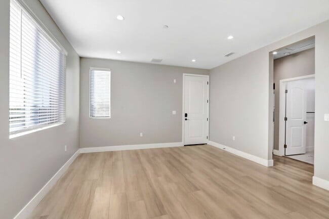 Building Photo - 10261 Tudor Ave