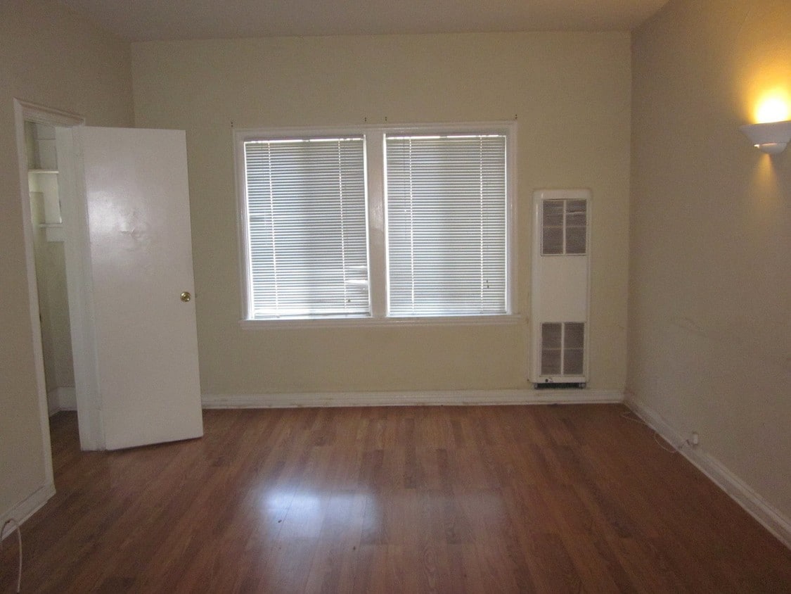 Primary Photo - 915 E Ocean Blvd