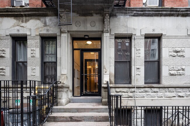 Entrance - 220-222 E 84th St