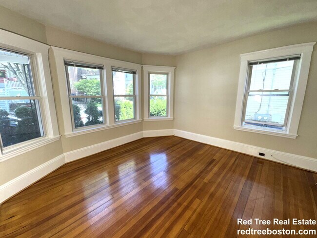 Building Photo - 20 Hunnewell Ave