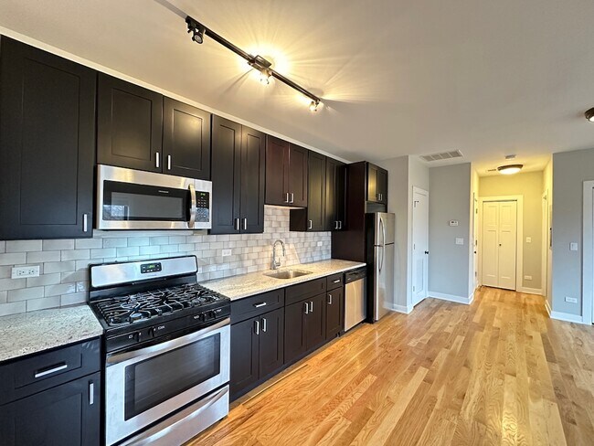 Foto del edificio - 2208 W Eastwood Ave