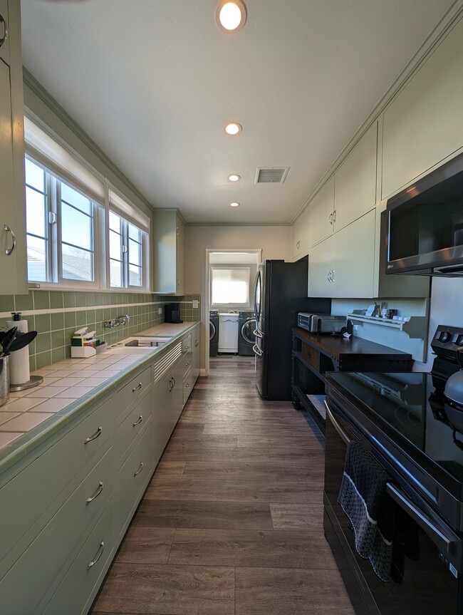 Foto del edificio - 411 Birch St