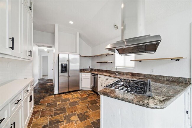 Foto del edificio - 1823 Pinewood Ct Dr