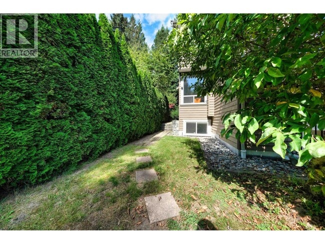 Building Photo - 1630 Lawson Ave