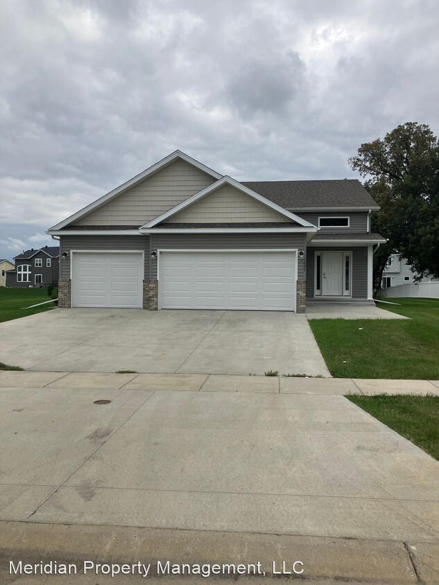 Primary Photo - 4 br, 3 bath House - 1297 Goldenwood Dr