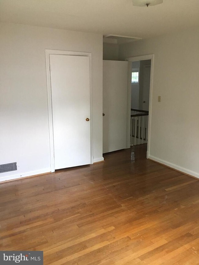 Building Photo - 5522 Oakmont Ave