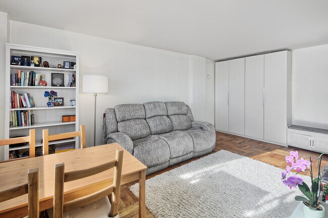 Foto del edificio - 6515 Boulevard E