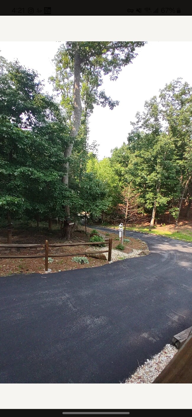 Building Photo - 725 Woodlawn Dr
