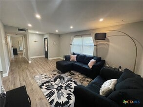 Building Photo - 127 Sioux Cir