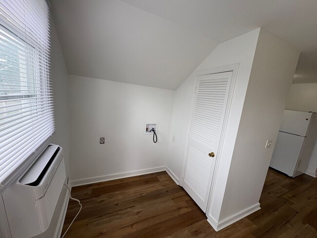Building Photo - Three Bedroom One Bath Second Story Duplex...
