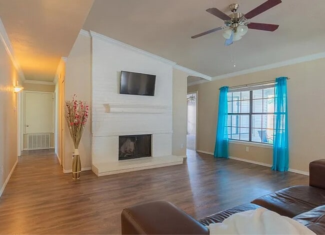 Building Photo - 4241 Ireland St