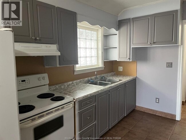 Building Photo - 16 Main St W