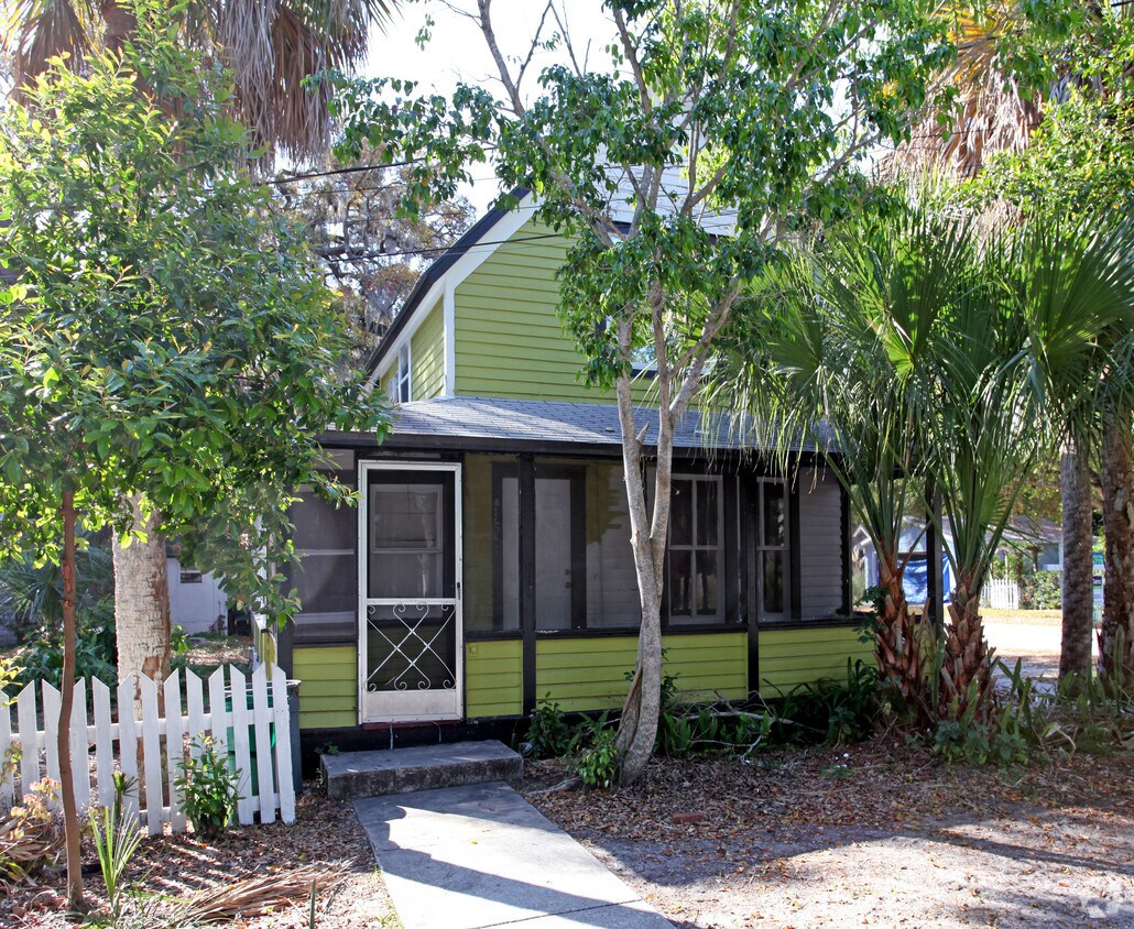 Building Photo - 1801 Riverview Dr