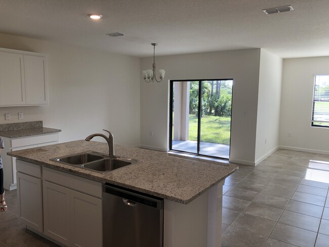 Foto del edificio - 912 Old Country Rd SE