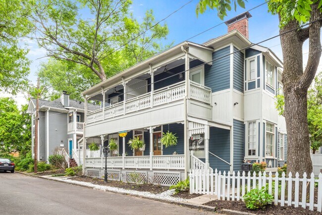 Building Photo - Gorgeous 3/2.5 in with Bi-Level Porch in t...