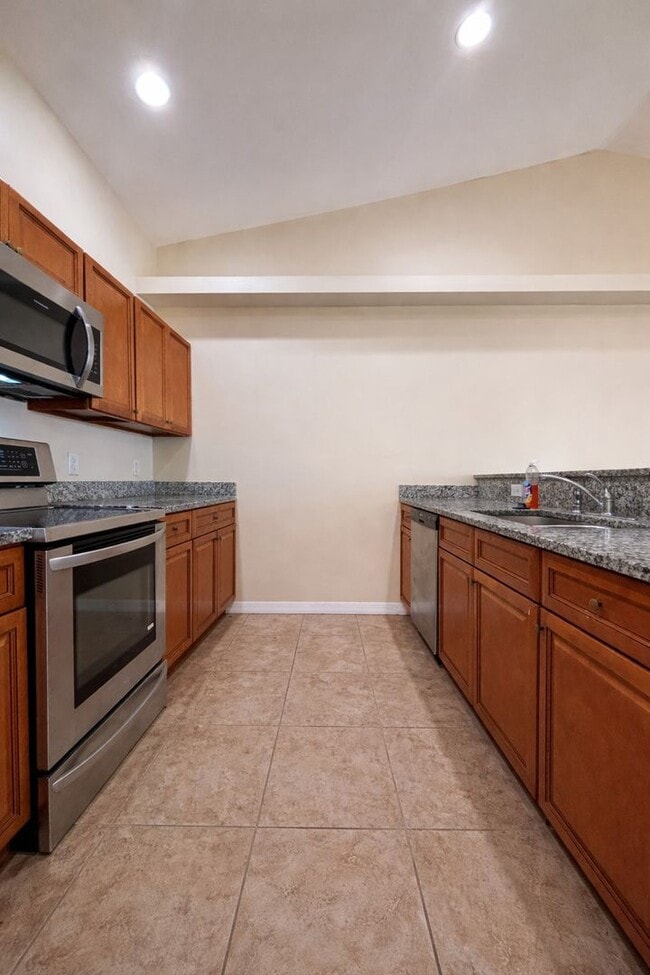 Foto del edificio - 2139/2141 SW 8TH PLACE