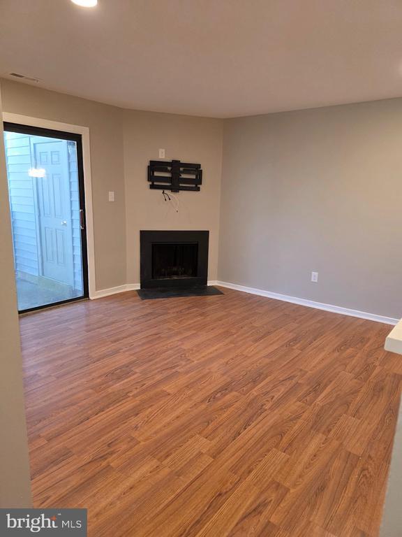 Building Photo - 311 Gregorys Way