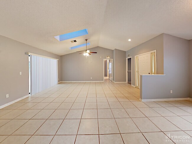 Building Photo - 1519 Carter Oaks Drive Valrico FL