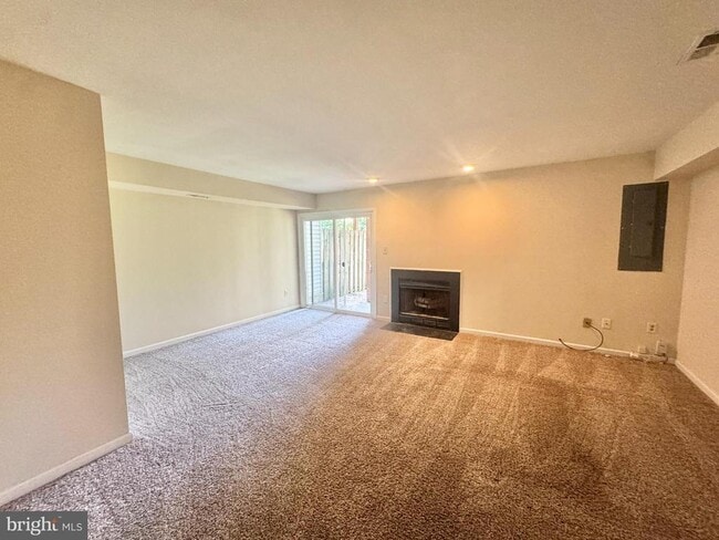Foto del edificio - 704 Stafford Glen Ct