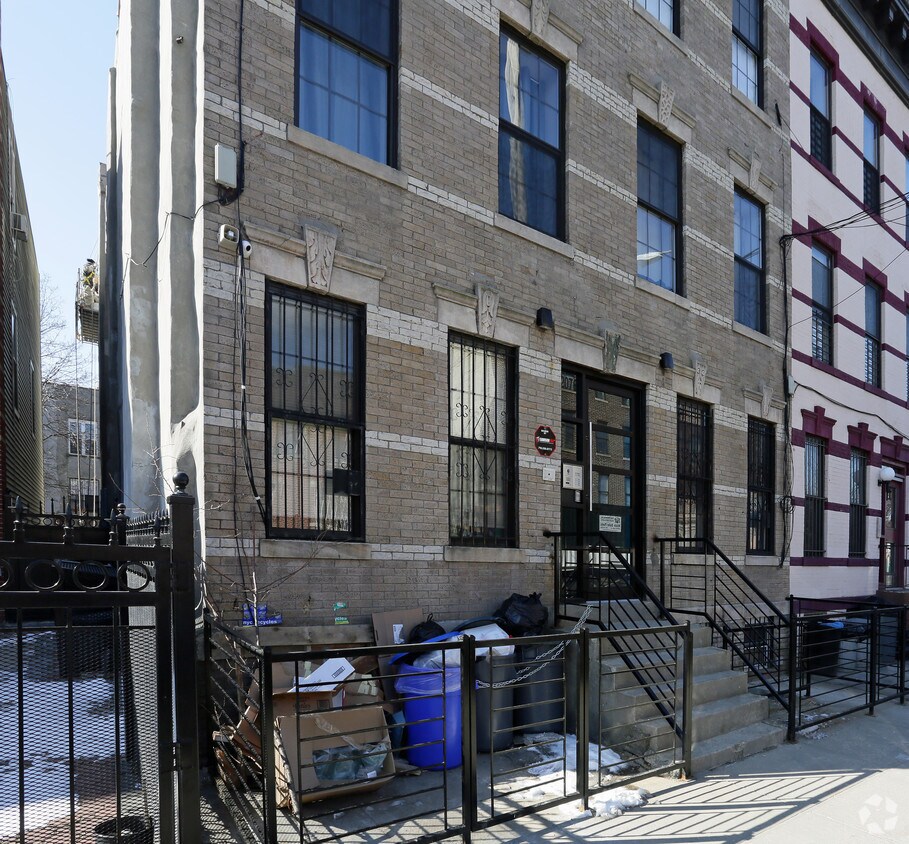 Building Photo - 2076 Dean St