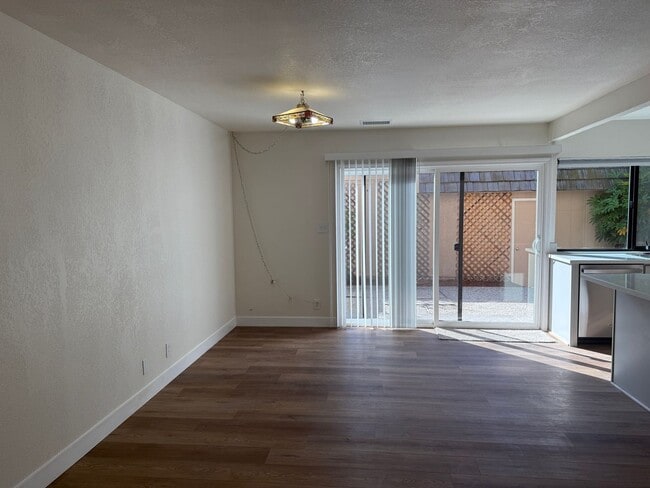 Building Photo - Totally remodeled Townhome