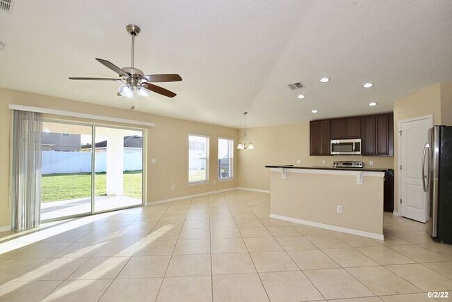 Foto del edificio - **HUGE RENT SPECIAL $1,200.00 in Rent Cred...