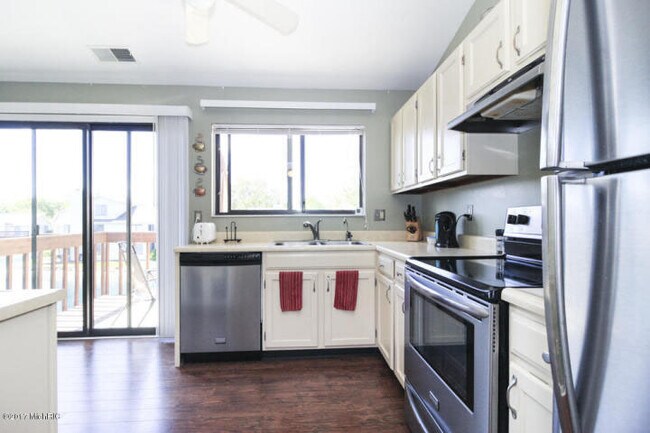 Building Photo - Great Condo in Woodbridge Hills