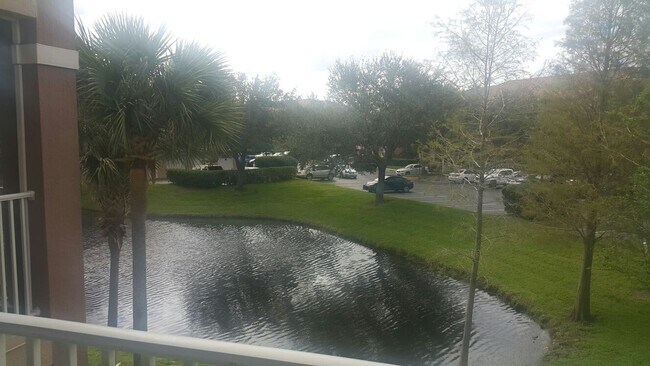 Foto del edificio - 14036 Fairway Island Dr