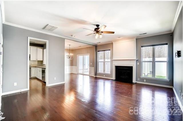 Foto del edificio - 15608 Canmore Street