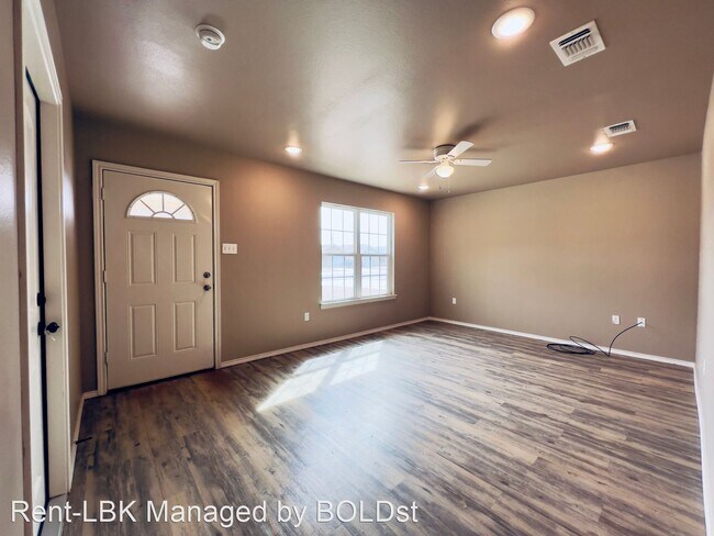 Foto del edificio - 3 br, 2 bath House - 2108 E 10th Street