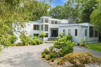 Building Photo - 4 Hemlock Hollow Rd