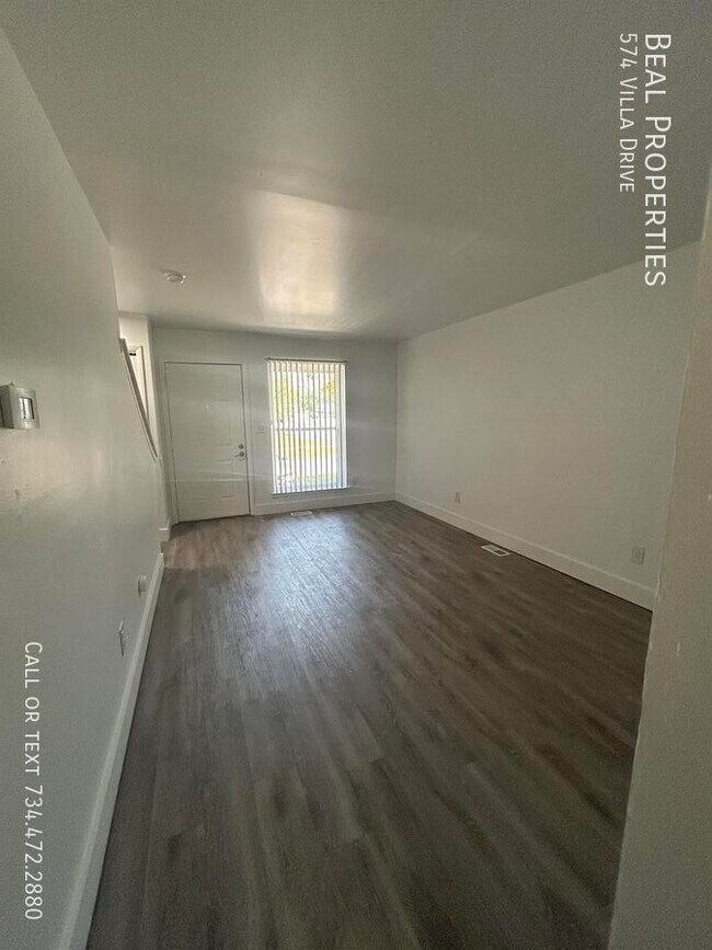 Building Photo - 574 Villa Dr