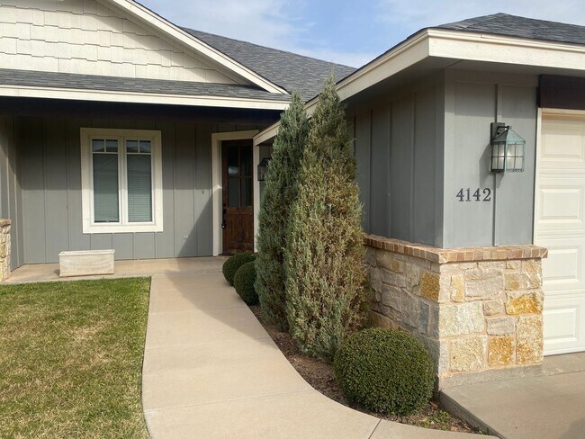 Building Photo - Executive rental on Carrera!  3/2/2