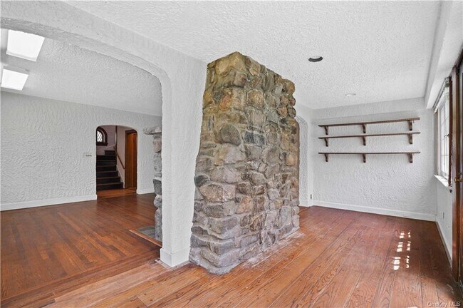 Building Photo - 170 Woodlands Ave