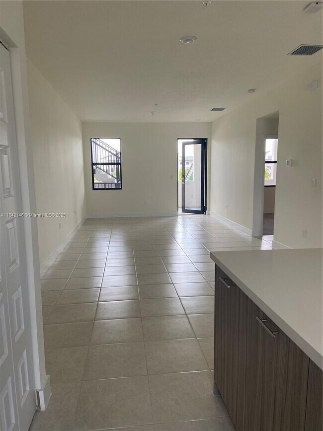Foto del edificio - 8005 NW 104th Ave