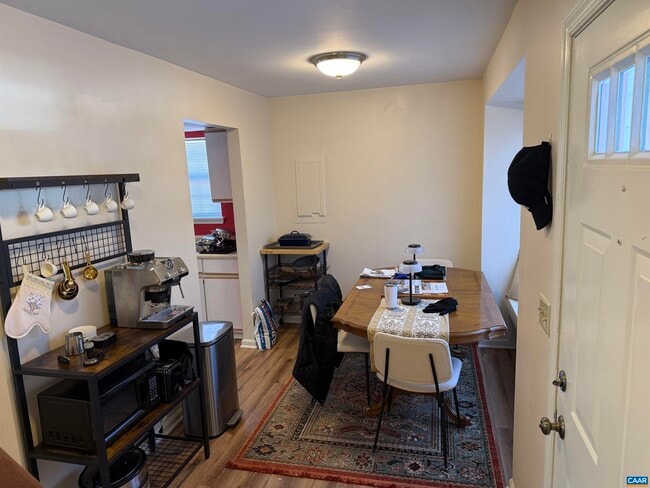 Building Photo - 121 Birdwood Ct