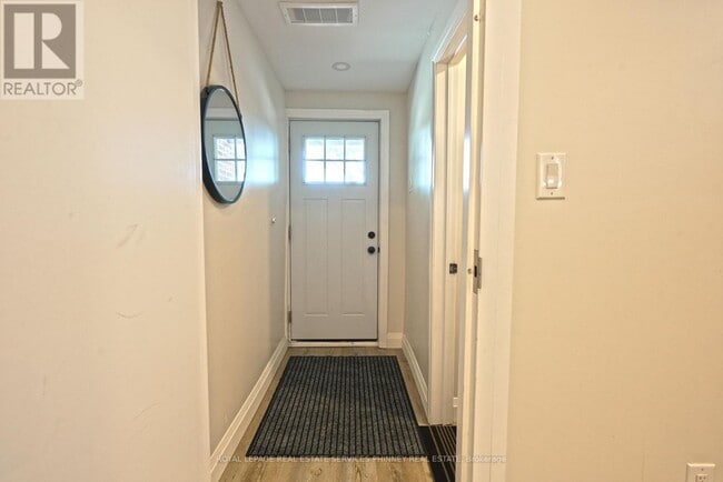Building Photo - 2392 Cashmere Ave